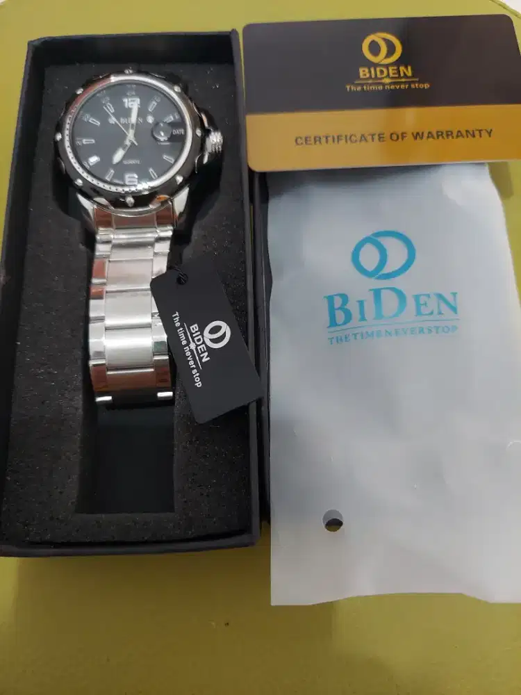 Jam Tangan merk Biden