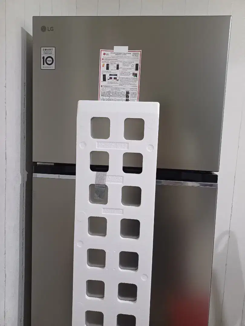 Lemari es dua pintu