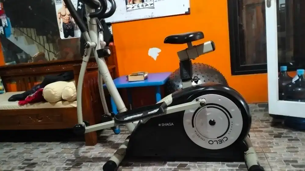 Sepeda olah raga statis gym