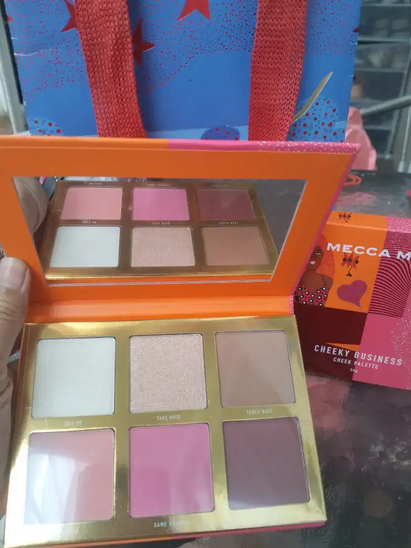 Eye Shadow dan Blush-on
