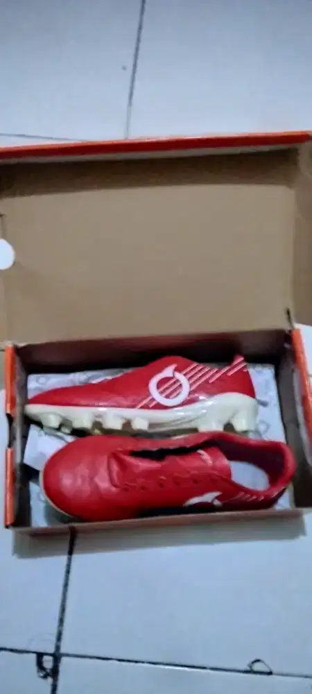 Sepatu bola anak⁦ merk ortuseight⁩ 95%