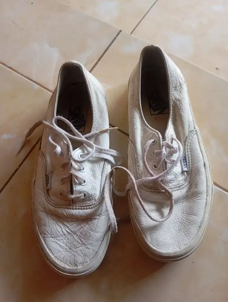 Sepatu vans white