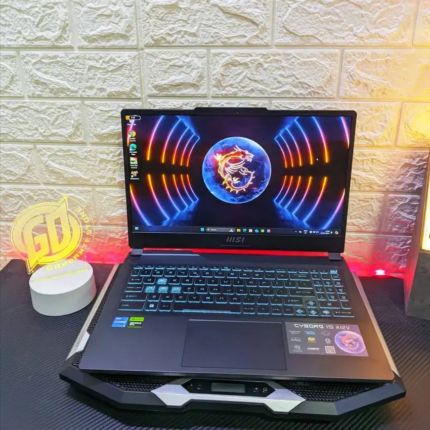 MSI Cyborg 15 Gen 12 RTX 2050 8 GB DDR5 512 GB SSD NVMe Fullset