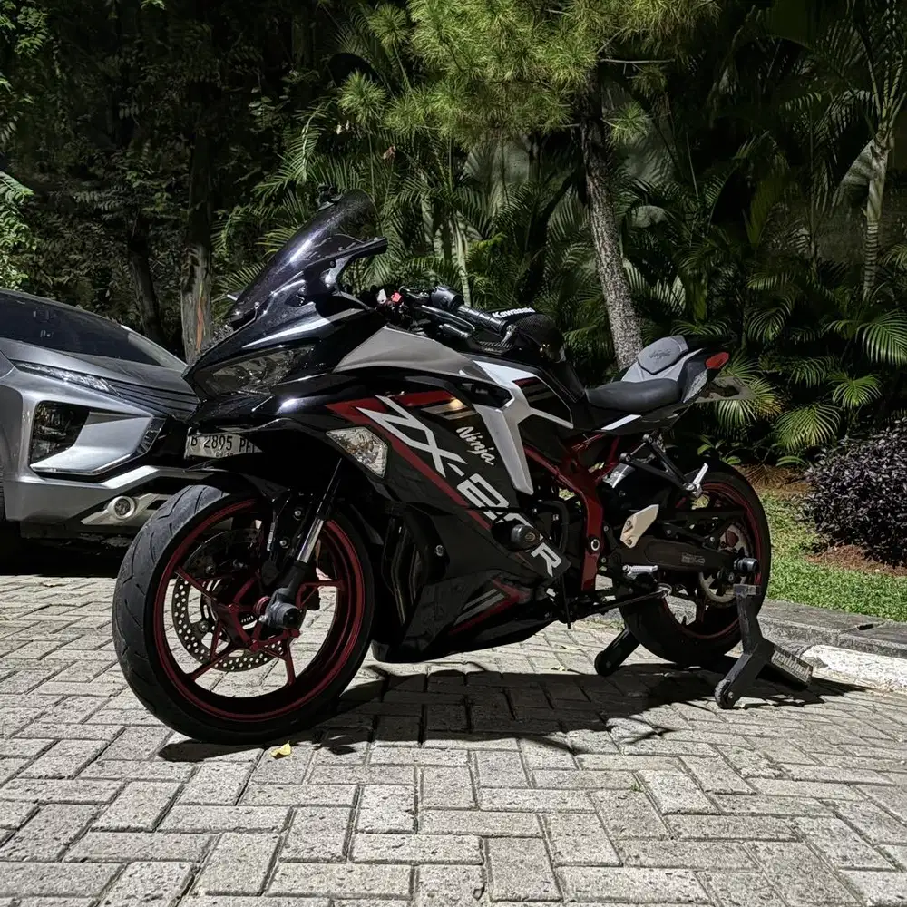 Jual kawasaki zx25 hitam putih merah 2021 95 jt nego