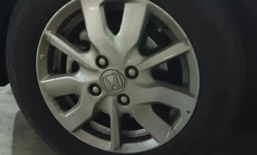 Velg plus Ban R14 brio satya