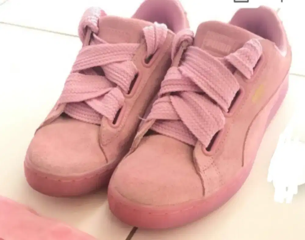 SEPATU PUMA SUEDE HEART RESET PINK ORIGINAL

 Size 37