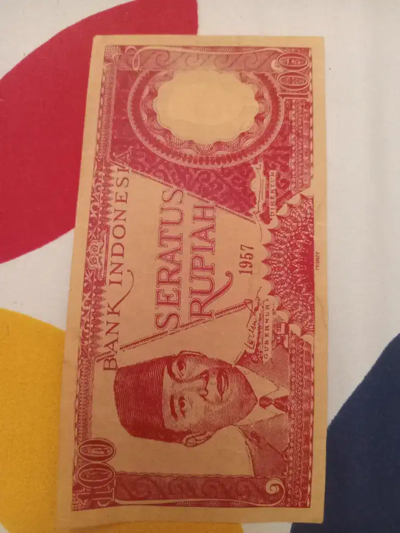 Uang kuno soekarno 1957 bisa berakak uangnya saat taruh ditangan
