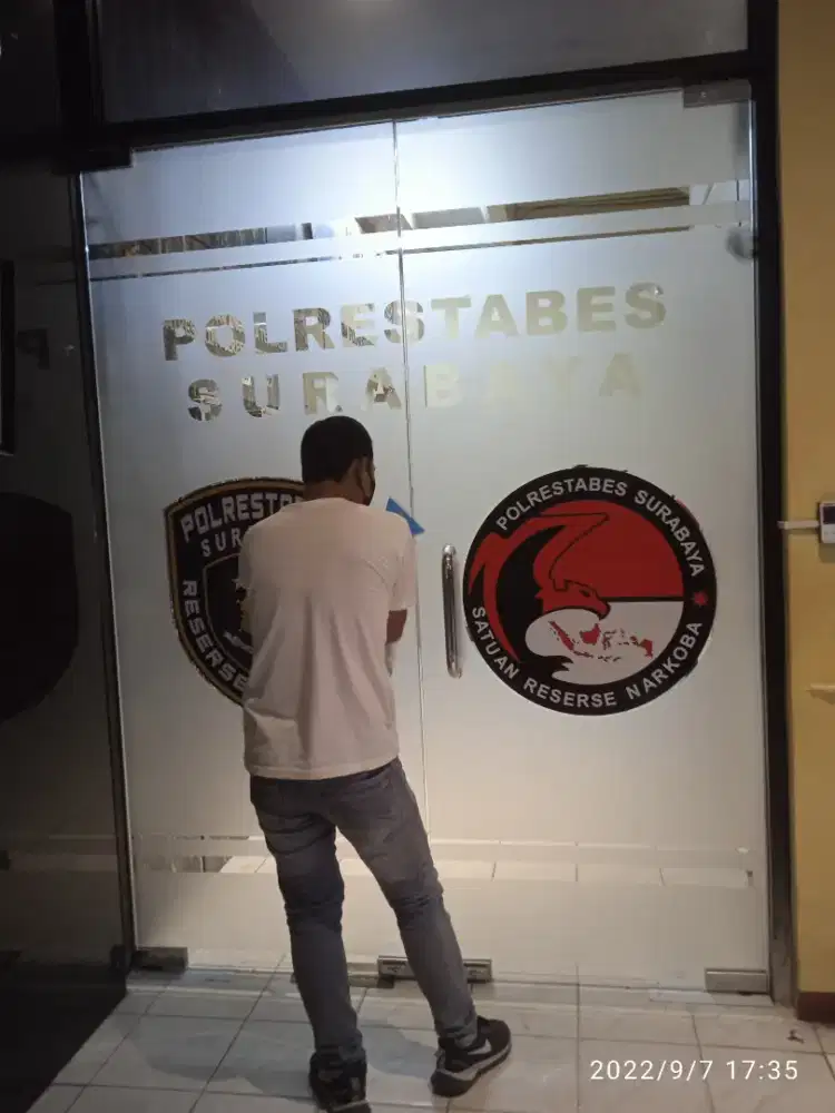 Spesialis kaca film cutting sticker kantor rumah gedung mobil murah