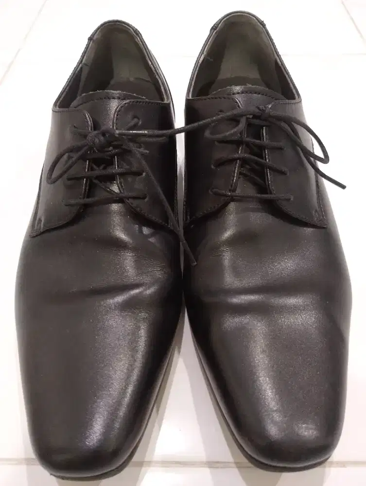Sepatu formal pria Julius Marlow