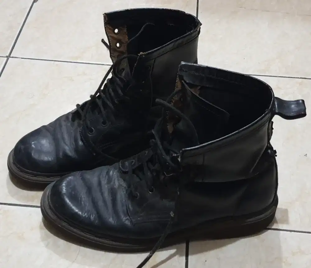 Sepatu boot 7 hole