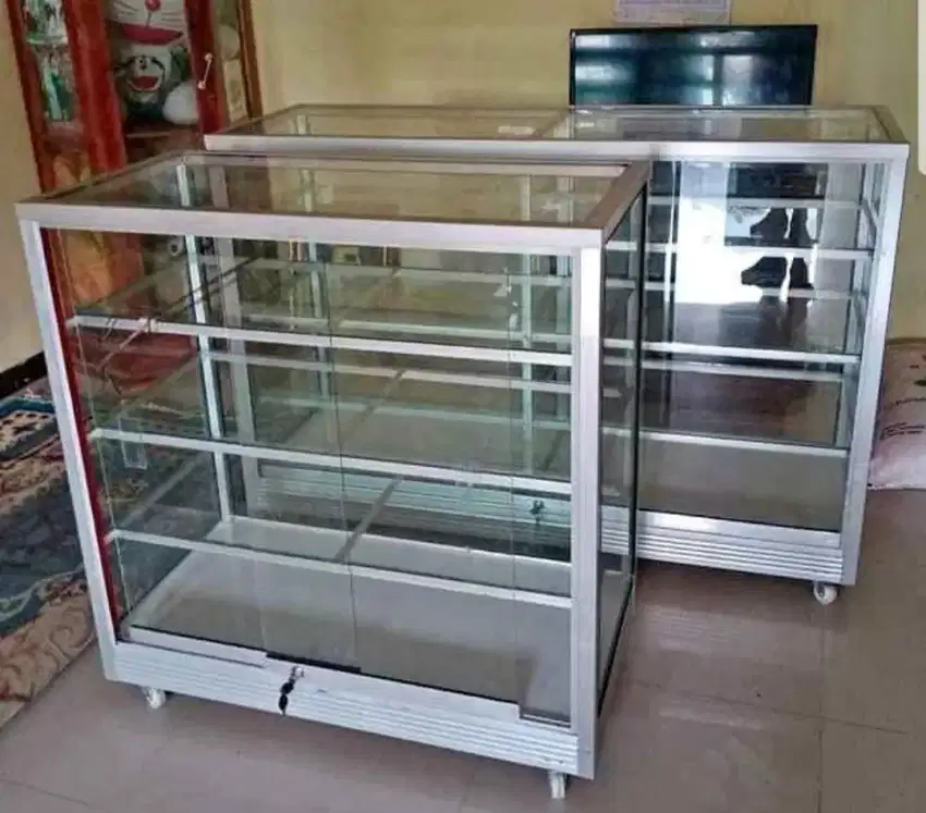 Etalase Kaca Baru