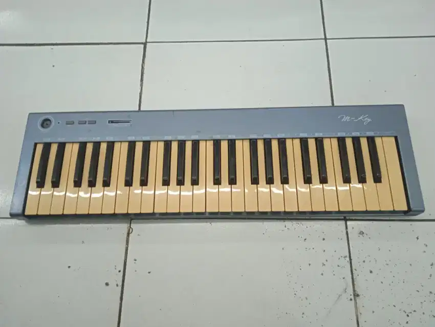 Midicontroler CME m-key