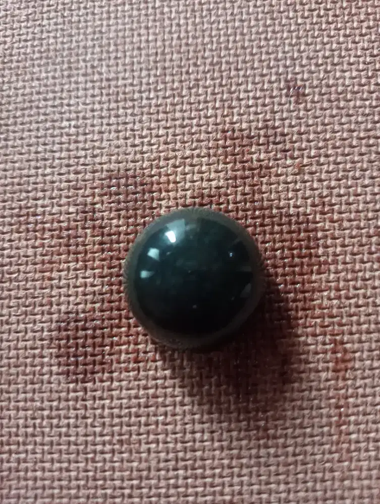 Batu bacan hitam pecah hijau