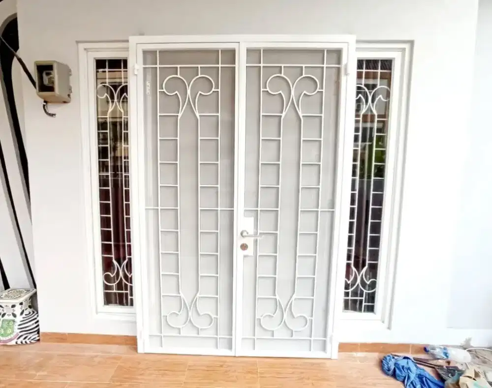 Pintu dobel pengaman