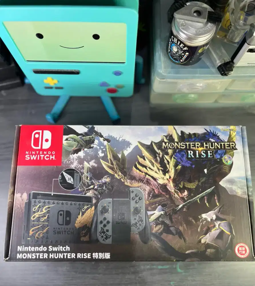Nintendo Switch V2 Momster Hunter Rise Edition Rare!!