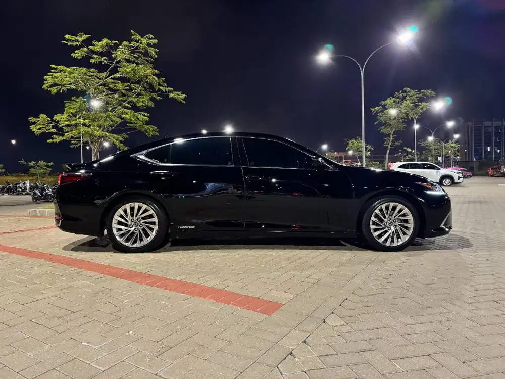 Lexus ES300h 2021