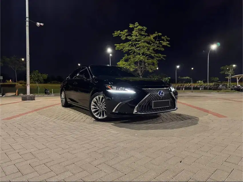 Lexus ES300h 2021