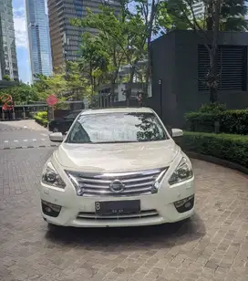 Nissan Teana 2015 putih, interior hitam