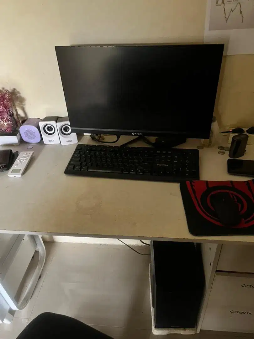 Set komputer with speaker