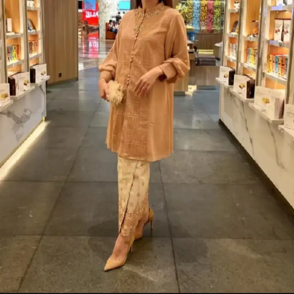 Tunik diandra nego halus