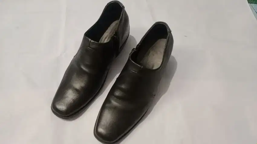 Sepatu Kulit Asli