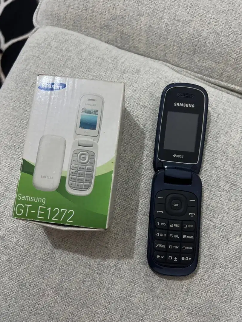 Samsung Flip GT-E1272