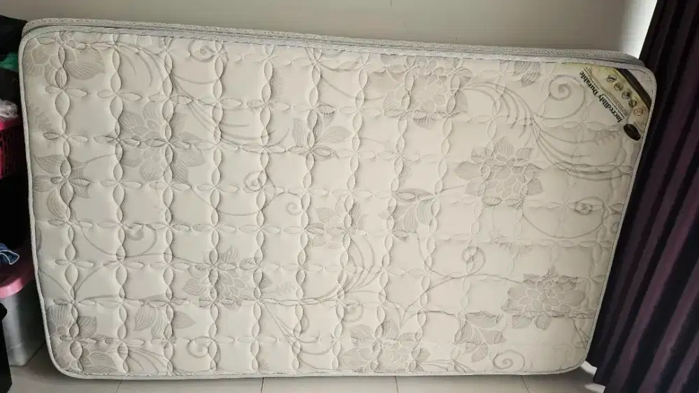 Spring bed masih seperti baru