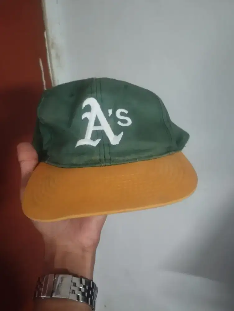 Topi Lawas Oaklan Atletic