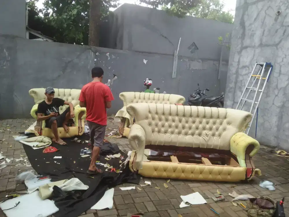 Melayani servis sofa panggilan