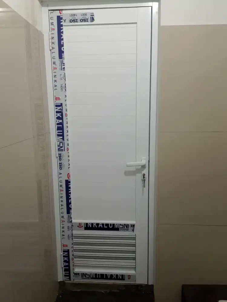 Pintu kamar mandi panel swing single