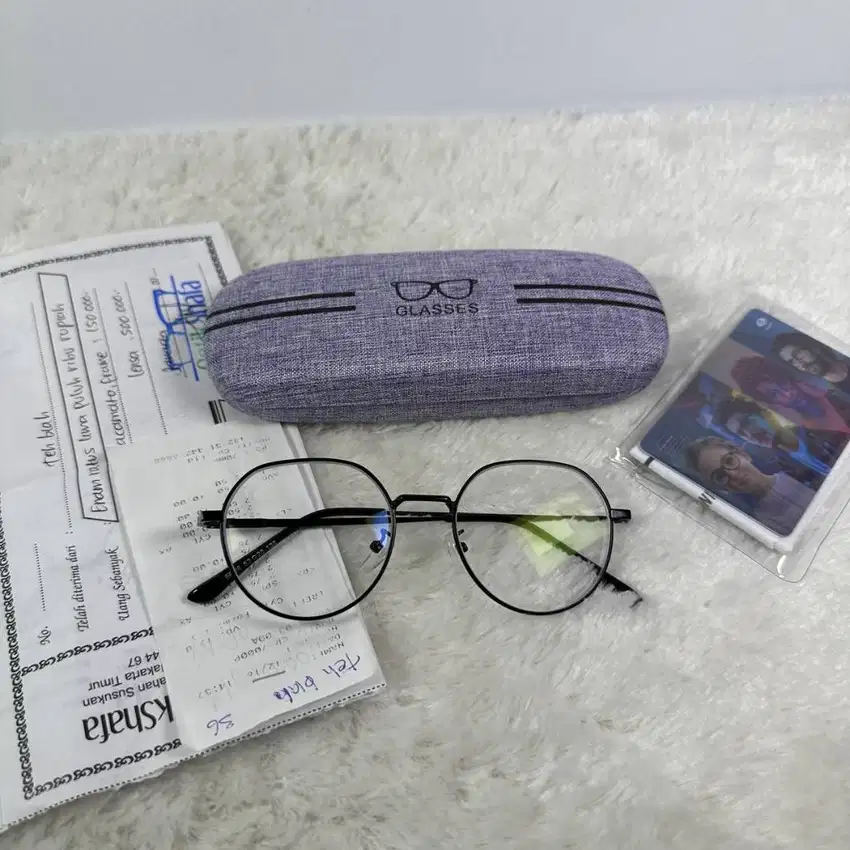 Preloved Kacamata Minus 2 Lensa Essilor Bergaransi 2 Tahun
