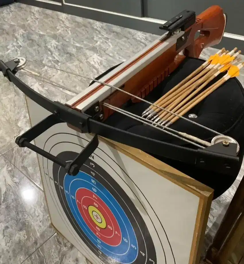 Di jual Crossbow busur panah sudah satu paket