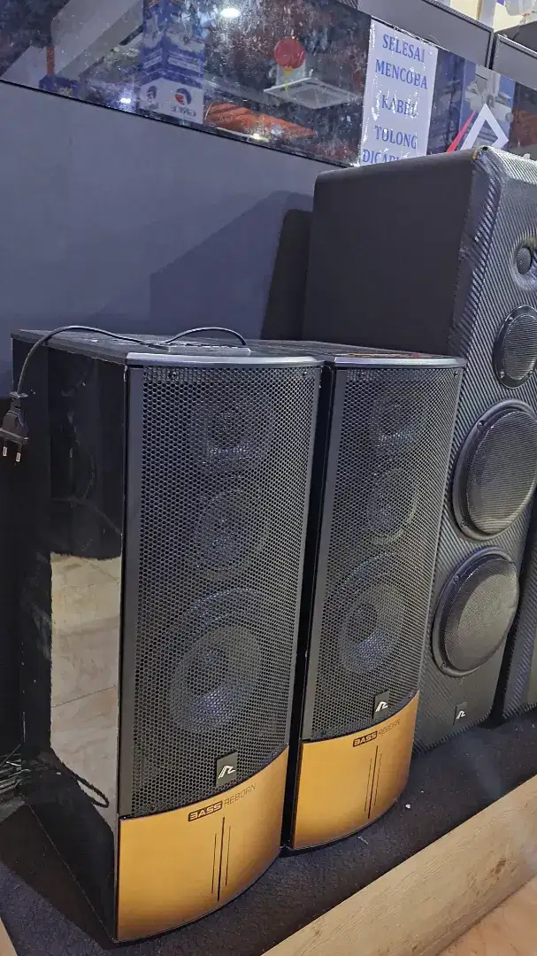 KREDIT SPEAKER DAN ELEKTRONIK PATI