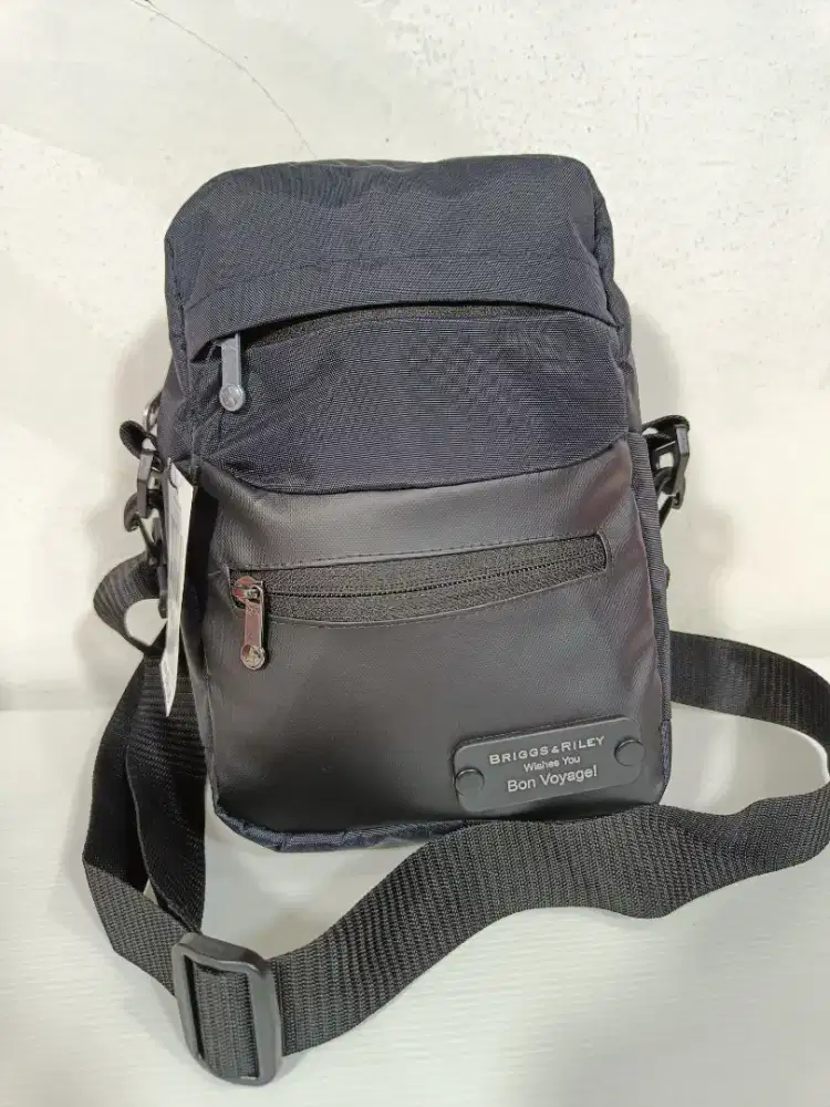 Tas Slempang Pria/Wanita Simpel, Elegan, dan Tahan Air