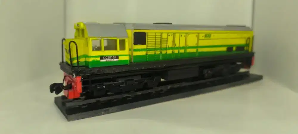 MINIATUR LOKOMOTIF KERETA API