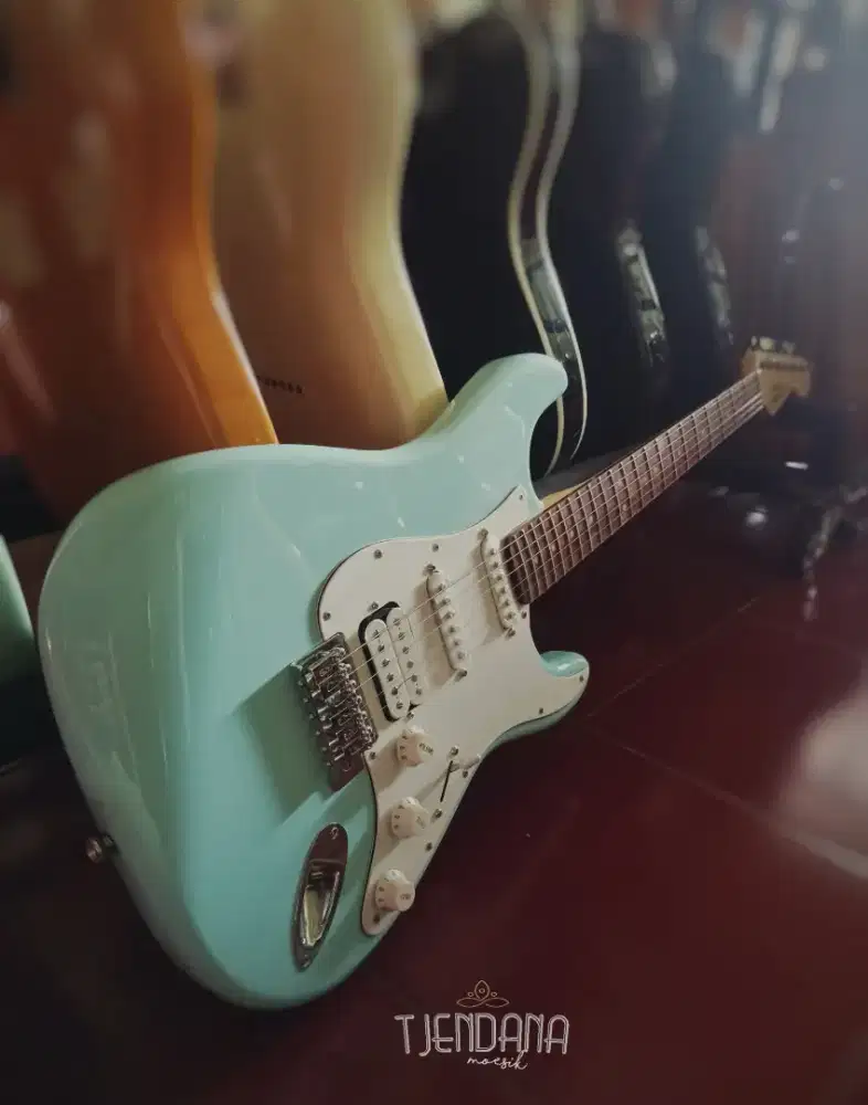 Strato model mint blue