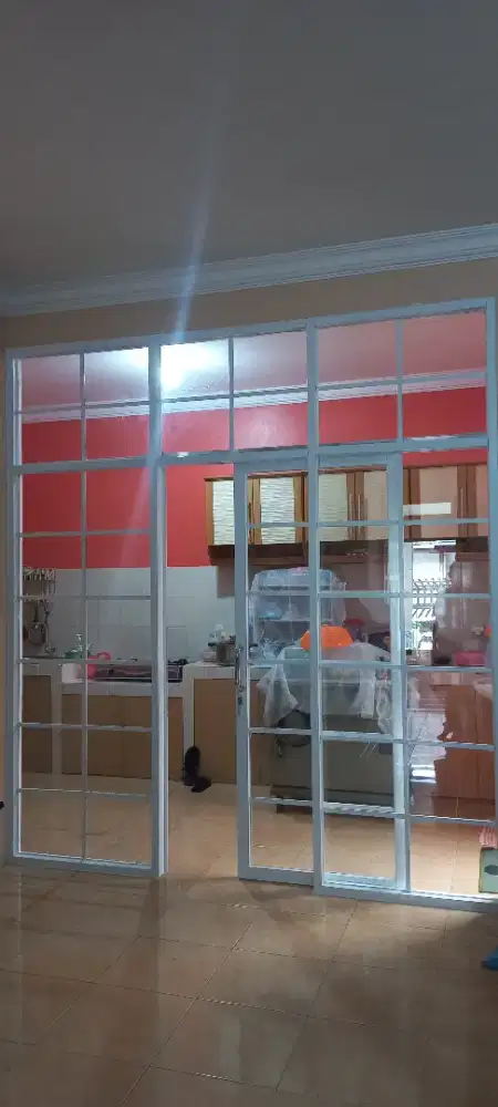 Partisi kaca pintu sleding