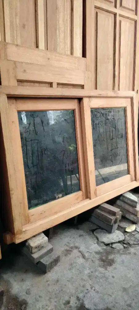 Jendela kamper SLIDING 133X87 MURAH BEKAS KAYU KERING