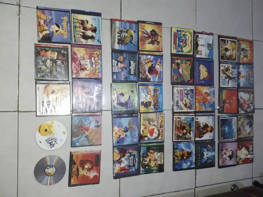 Koleksi vcd animasi,ada 38judul,masing2 judul ada 2pcs side a b, nego
