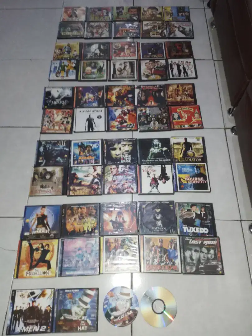 Koleksi vcd barat ada 52judul,masing2 judul ada 2pcs side a dan b,nego