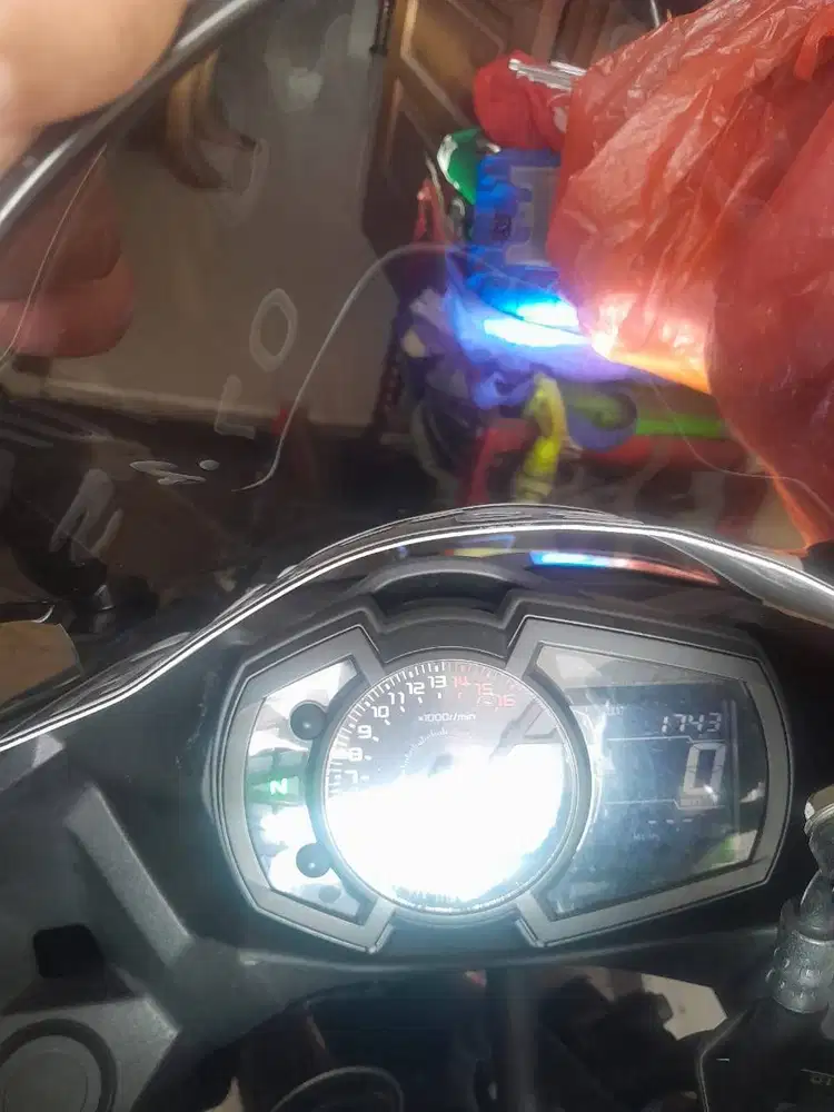 Ninia 250 fi 2019 standar, knalpot akrapovic,kanlpot std. Blum dipake