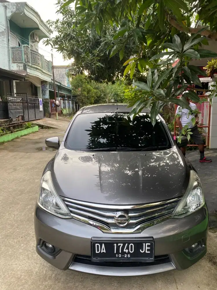 Dijual mobil Grand Livine Tahun 2015