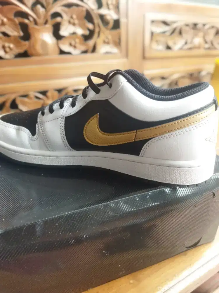 Air Jordan low authentic like new