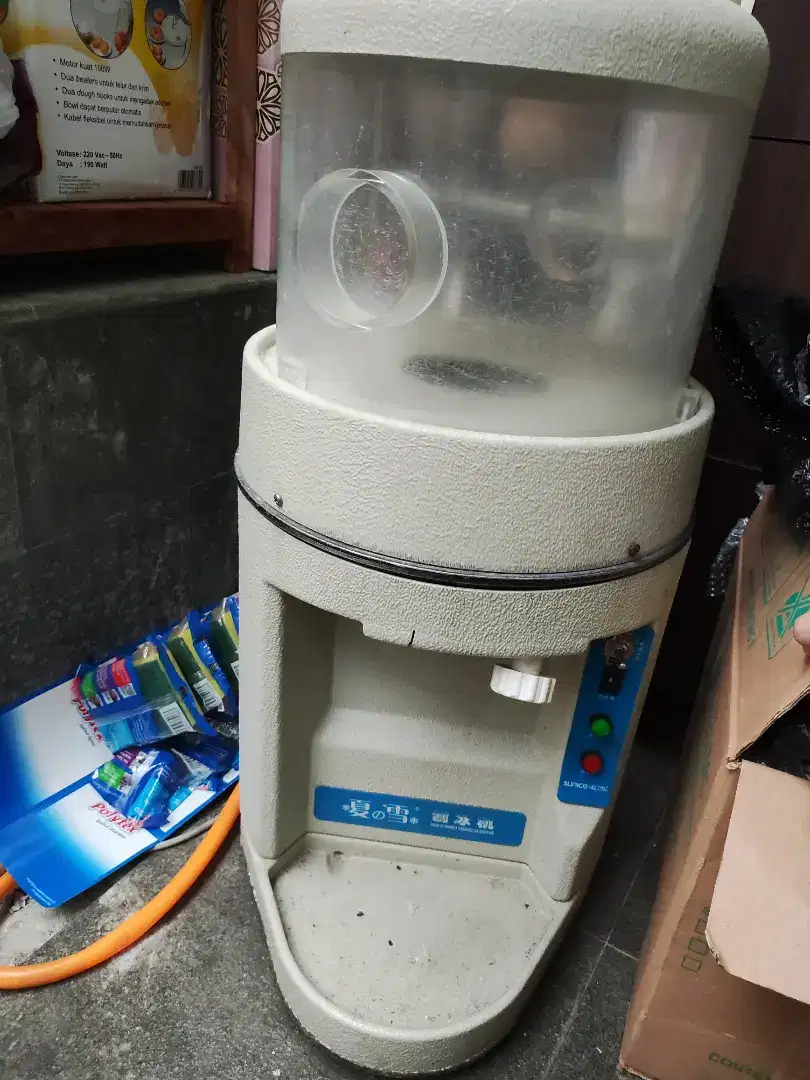Mesin penghancur es atau ice crusher ukuran besar