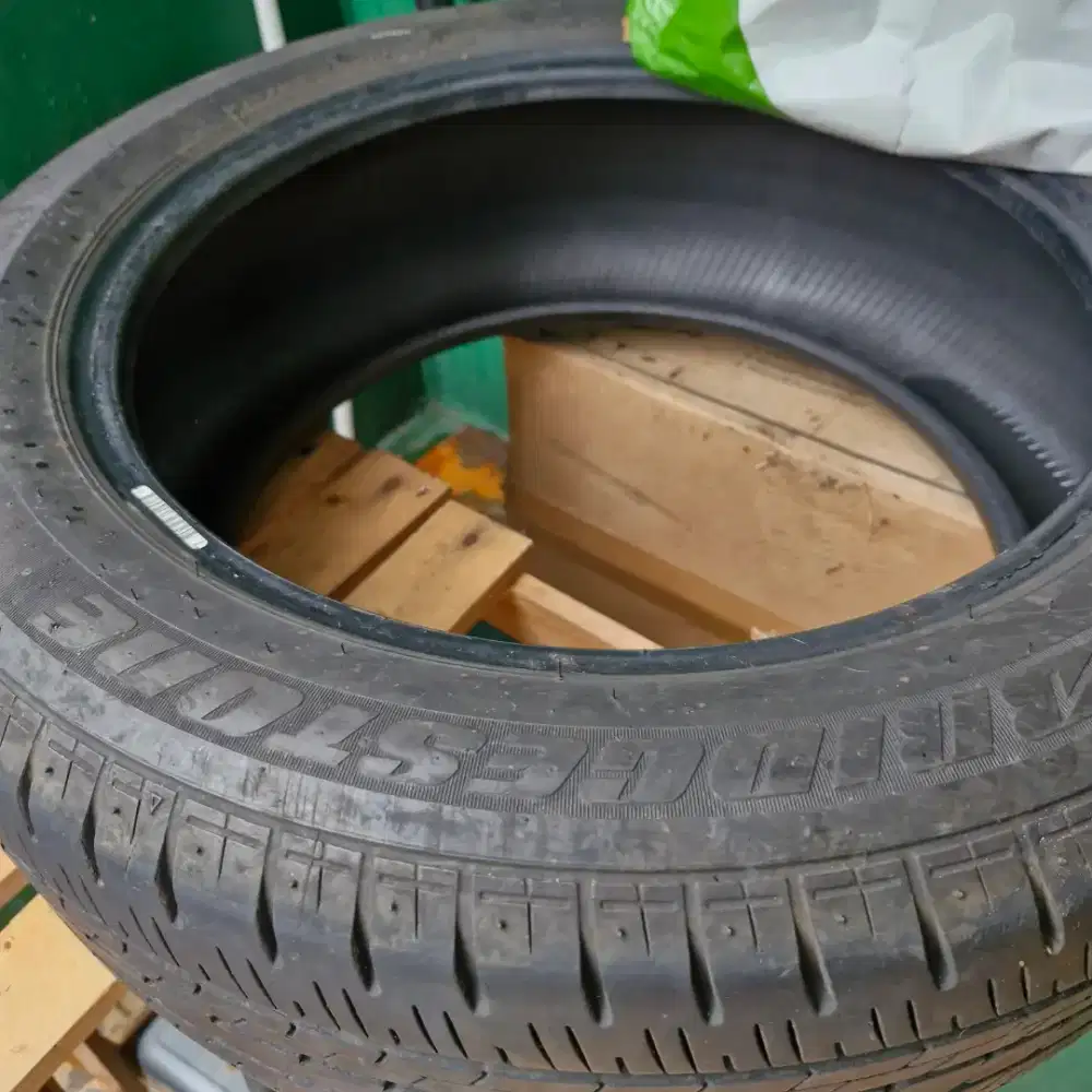 Ban Mobil Brigedstone Turanza ER33 ukuran 215/55 R17