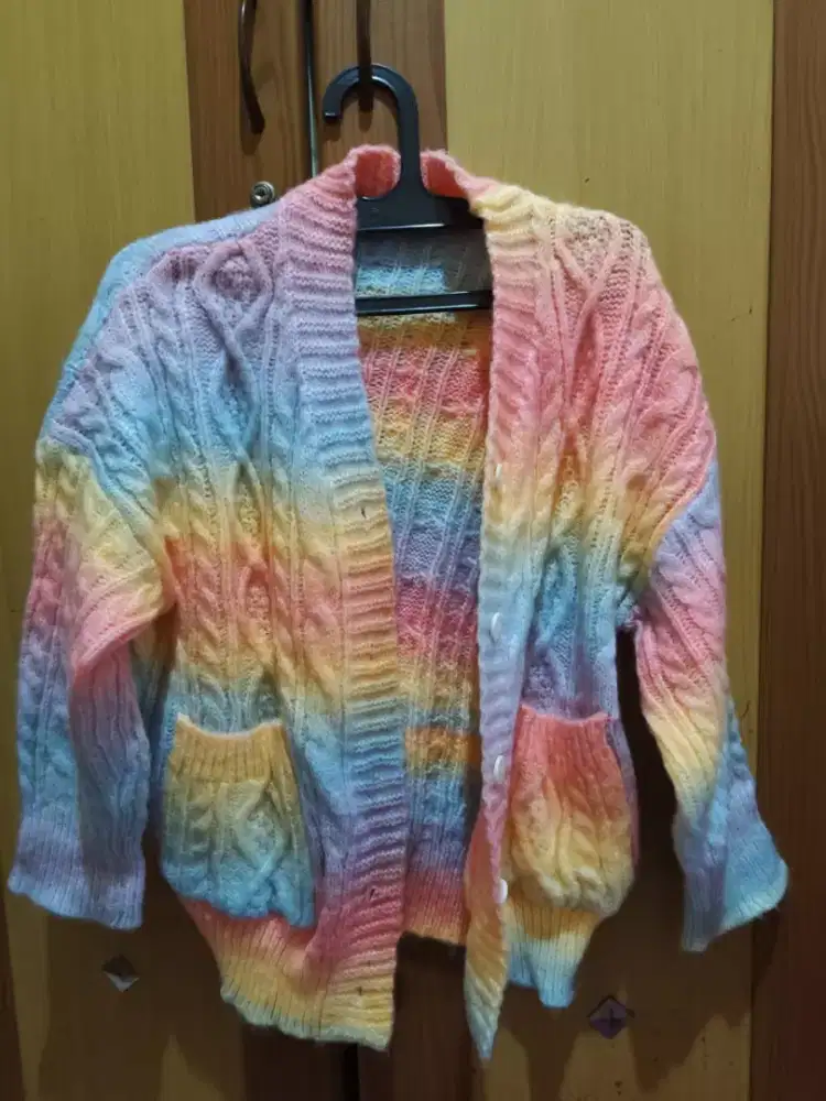 Rajut pelangi (rainbow sweater)