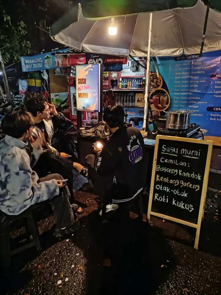 jaga stand susu murni dan cemilan