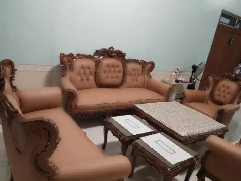 Melayani servis sofa panggilan