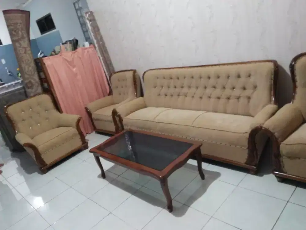 Melayani servis sofa panggilan