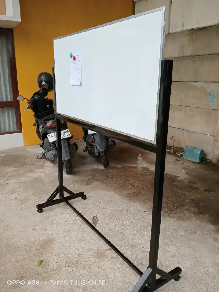 Papan Tulis Magnet ukuran 120cm x 60cm Kaki Besi